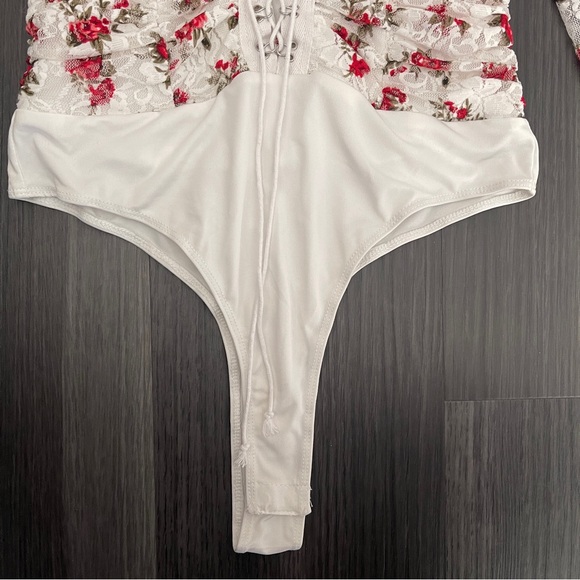 Romantic Lace Bodysuit - Picture 3 of 7